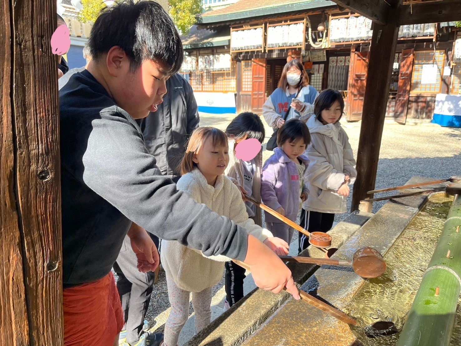 大阪市浪速区の放課後等デイサービスオハナピース大阪日本橋の初詣へお出かけ、映画鑑賞と公園